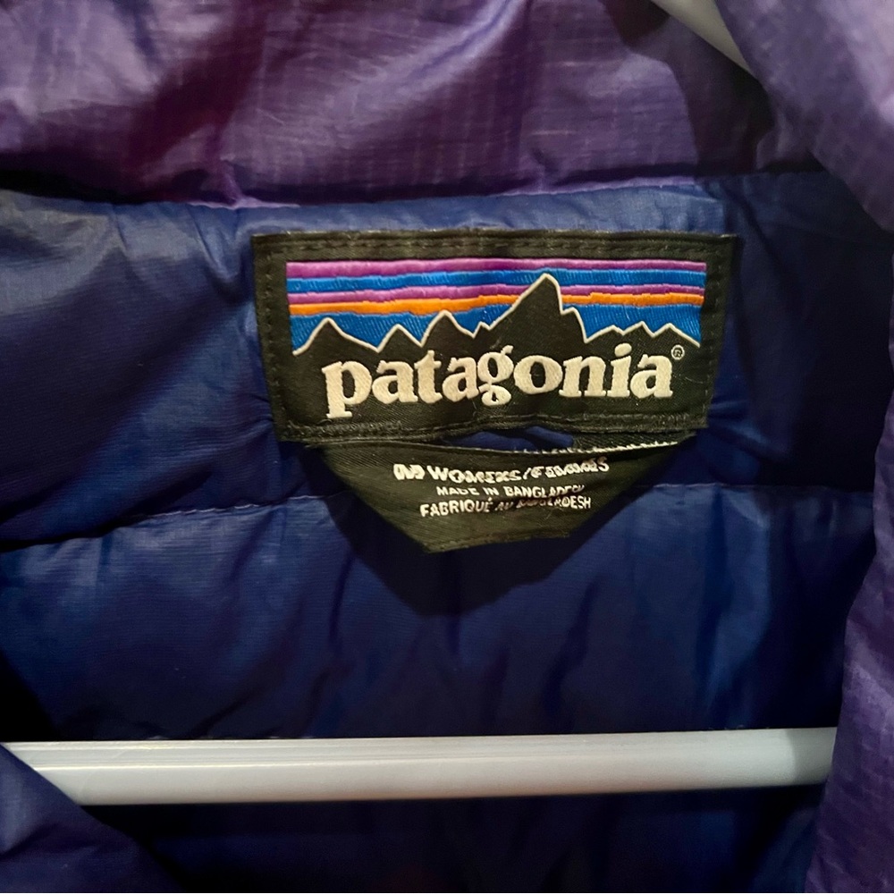 Patagonia Women's Bright Purple Puffer Jacket - Picture 2 of 3